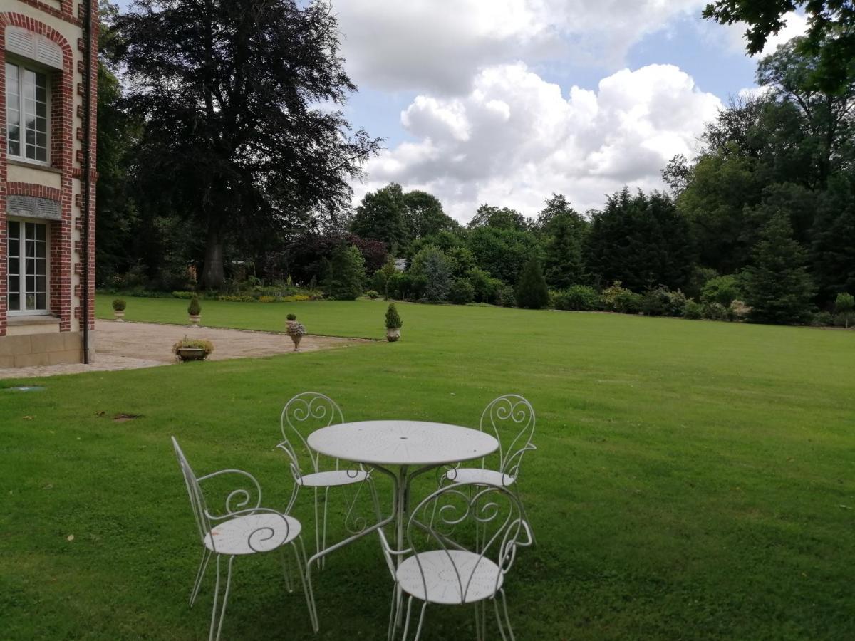 Chambre E Andre Le Domaine Des Jardins De Bracquetuit Luaran gambar